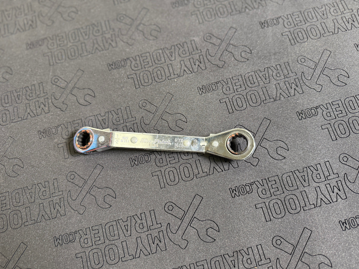 1/2–9/16" 12-Point SAE 25° Offset Ratcheting Box Wrench (Blue-Point®) Pre-Loved