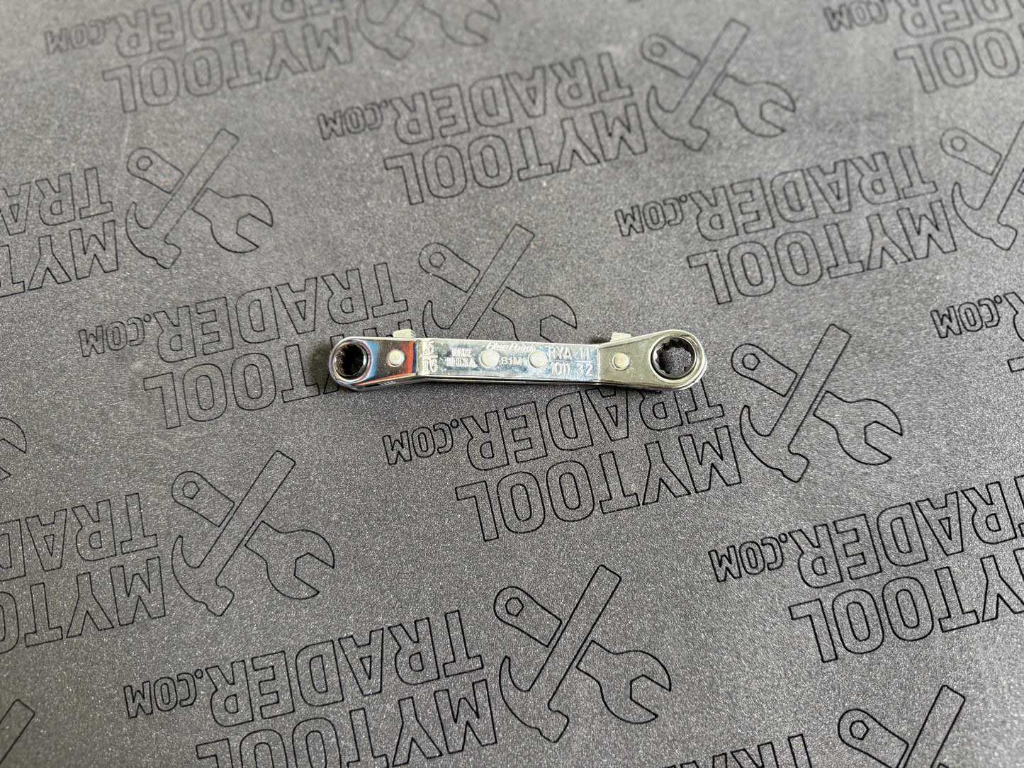 5/16–11/32" 12-Point SAE 25° Offset Ratcheting Box Wrench (Blue-Point®)- Pre Loved