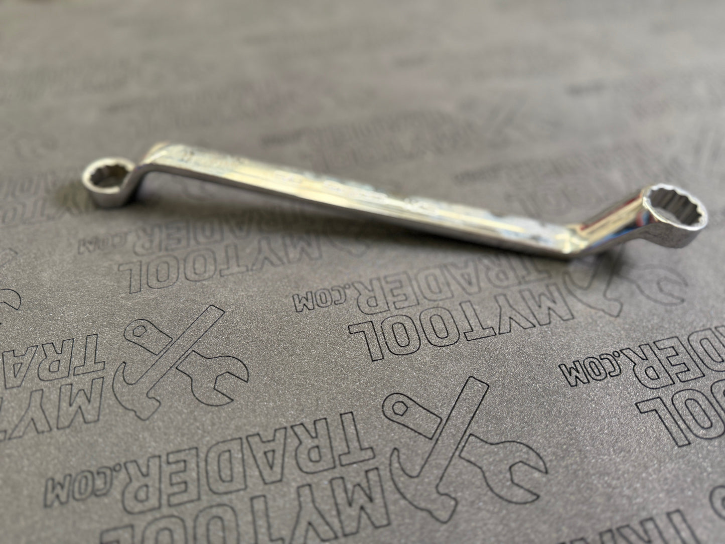 5/8-11/16" 12-Point SAE Flank Drive® 60° Deep Offset Box Wrench-Pre Loved