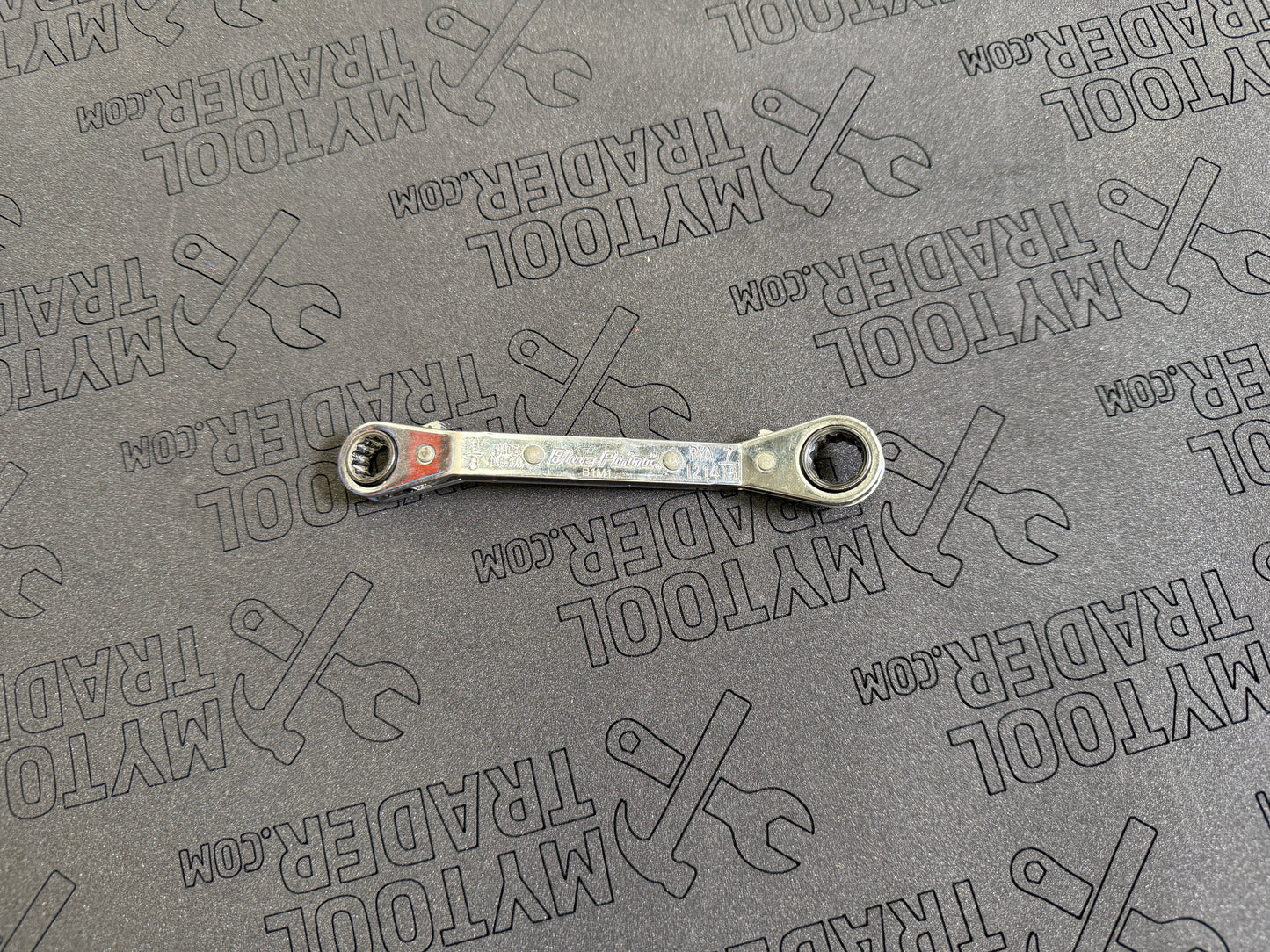 3/8–7/16" 12-Point SAE 25° Offset Ratcheting Box Wrench (Blue-Point®) Pre Loved