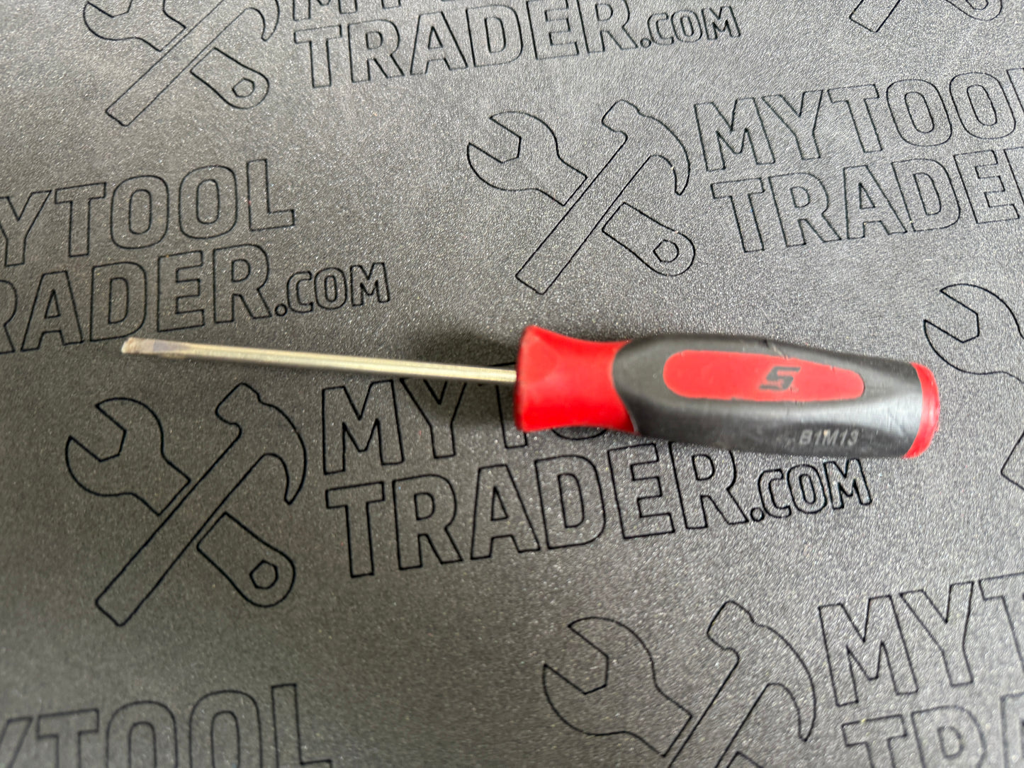 Flat Tip Instinct® Soft Grip Mini-Tip Screwdriver (Red)-Pre Loved
