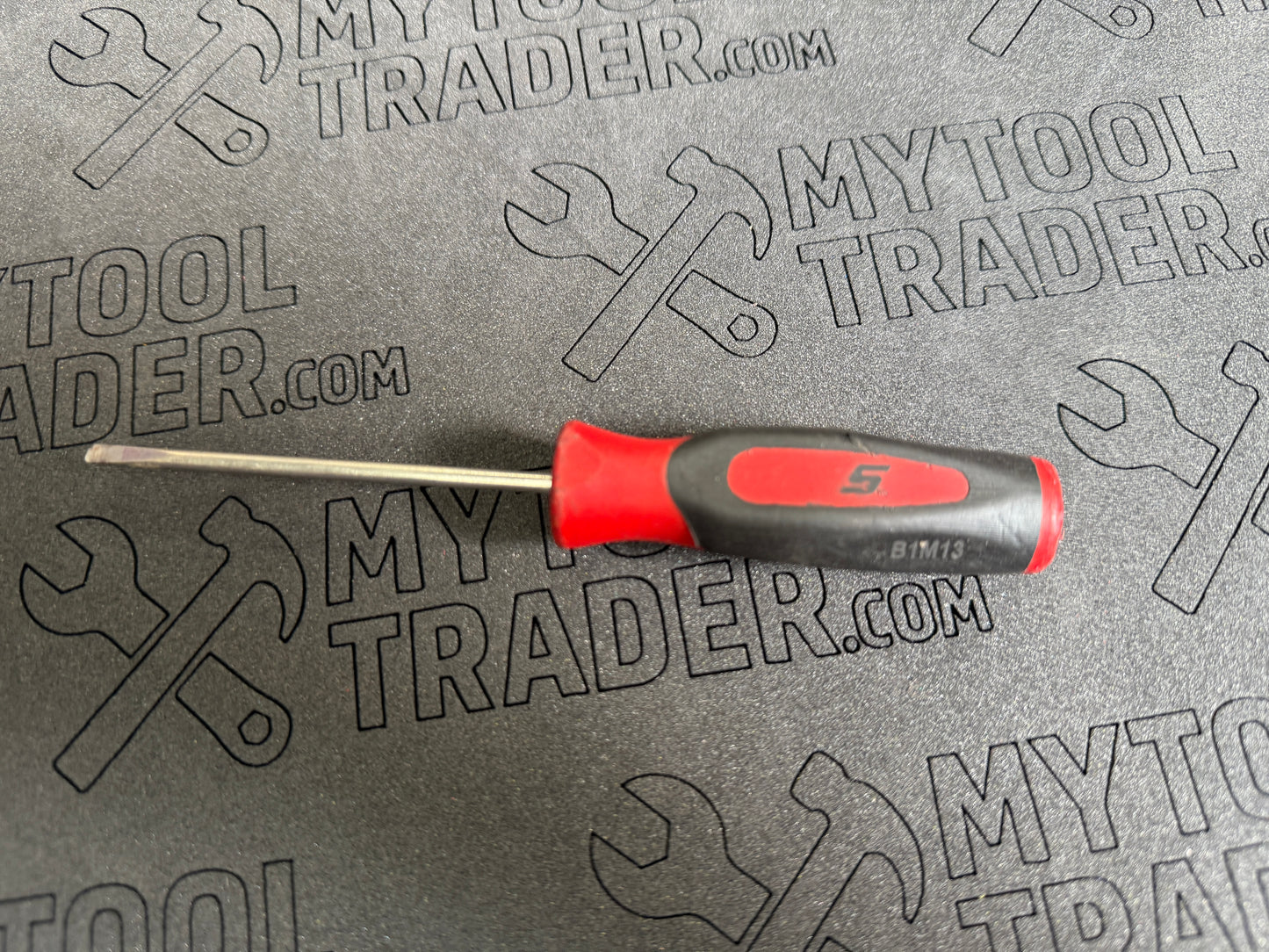 Flat Tip Instinct® Soft Grip Mini-Tip Screwdriver (Red)-Pre Loved