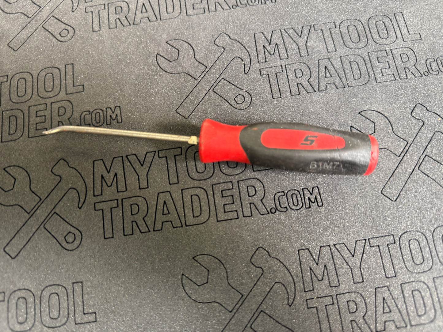 Instinct® 45° Tip Miniature Pick (Red)-Pre Loved