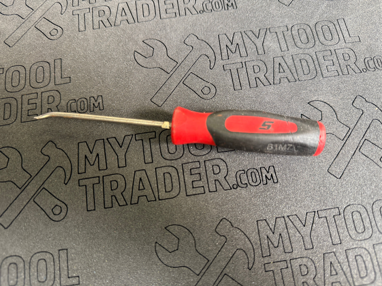 Instinct® 45° Tip Miniature Pick (Red)-Pre Loved