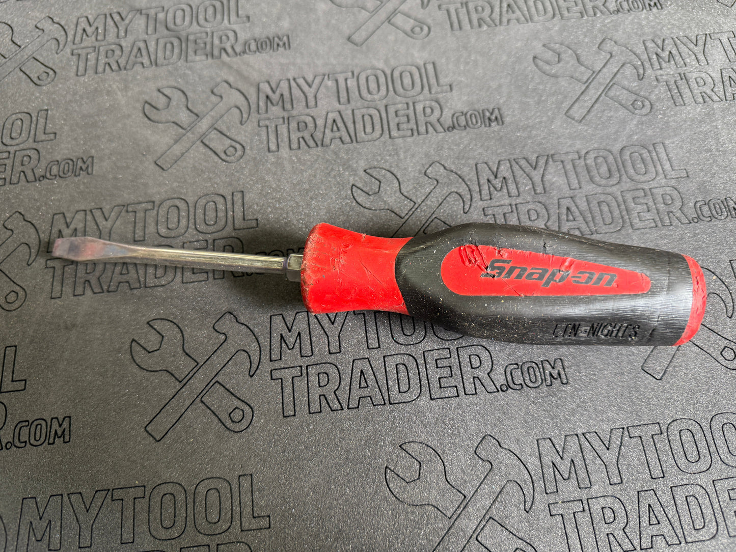 Flat Tip Instinct® Soft Grip Standard Screwdriver (Red)-Pre Loved