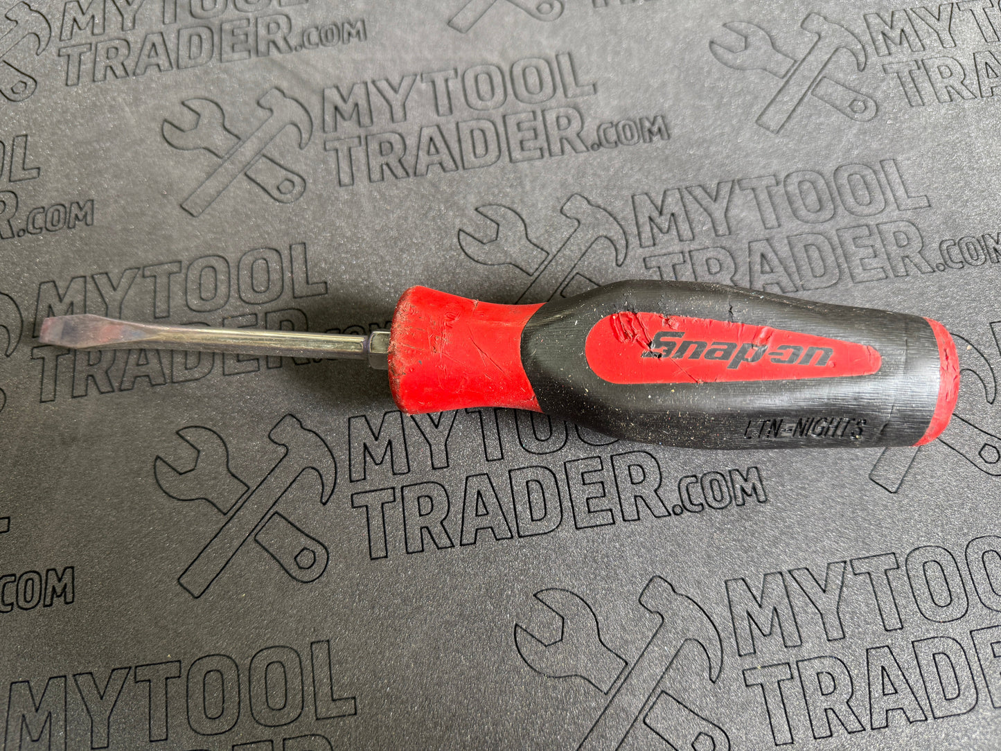 Flat Tip Instinct® Soft Grip Standard Screwdriver (Red)-Pre Loved
