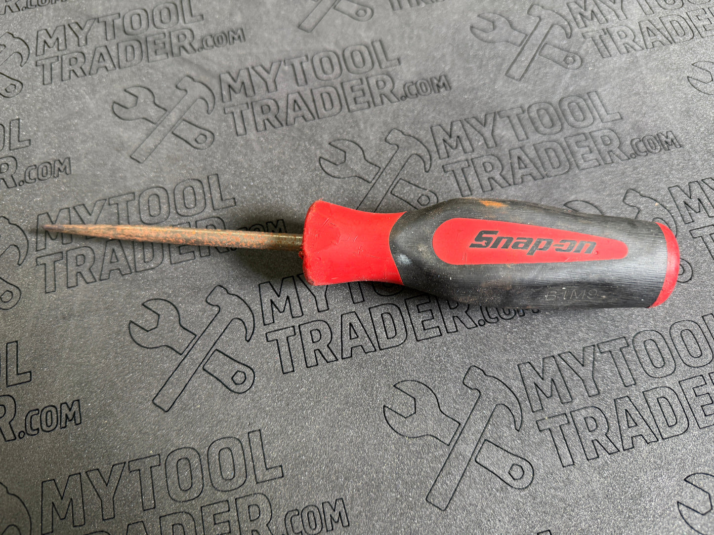 Instinct® Awl (Red)-Pre Loved