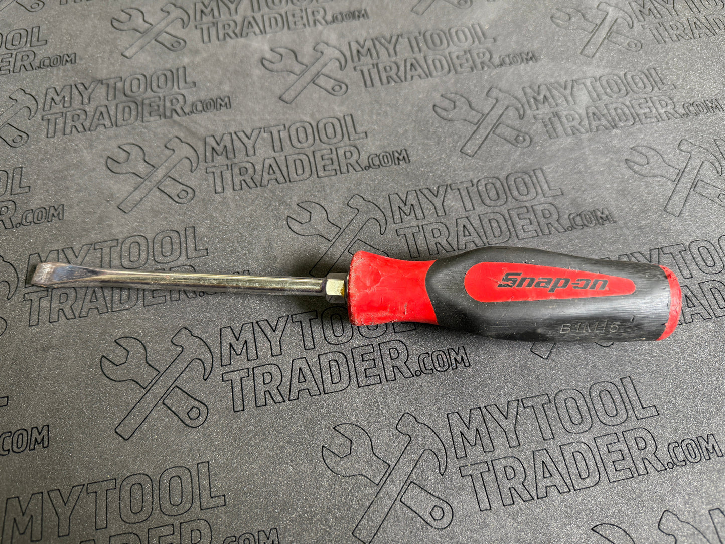 Flat Tip Instinct® Soft Grip Standard Screwdriver (Red)-Pre Loved