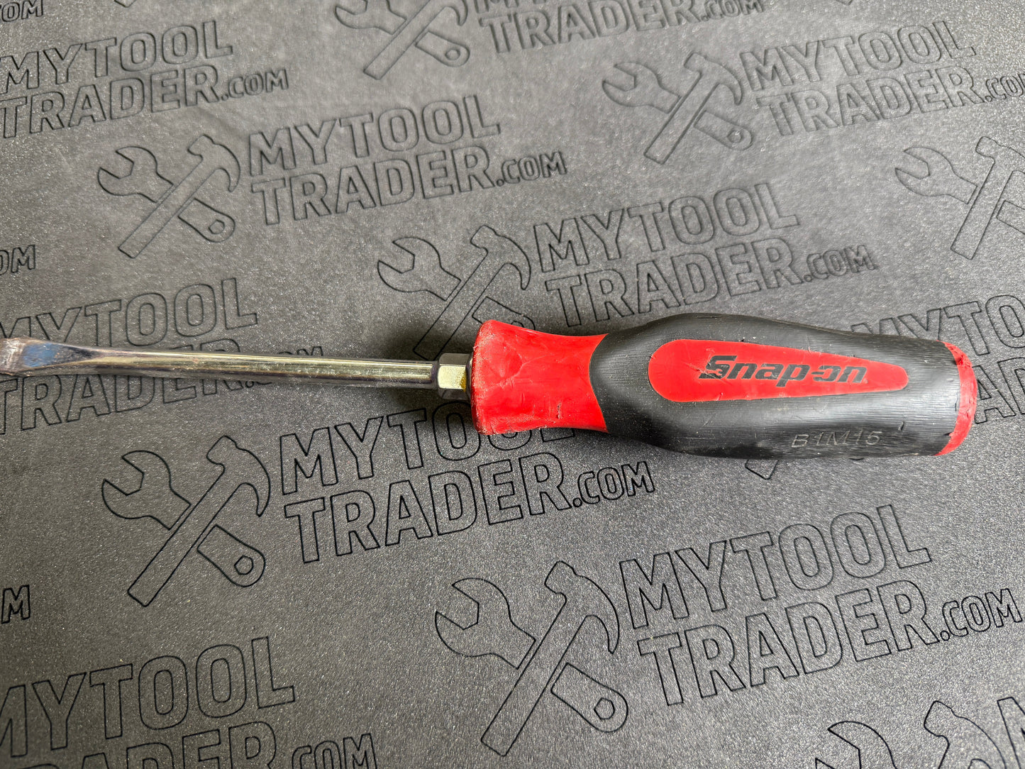 Flat Tip Instinct® Soft Grip Standard Screwdriver (Red)-Pre Loved