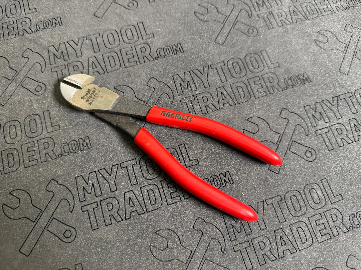 VINYL GRIP HEAVY DUTY MEGA BITE SIDE CUTTING PLIERS-Pre Loved