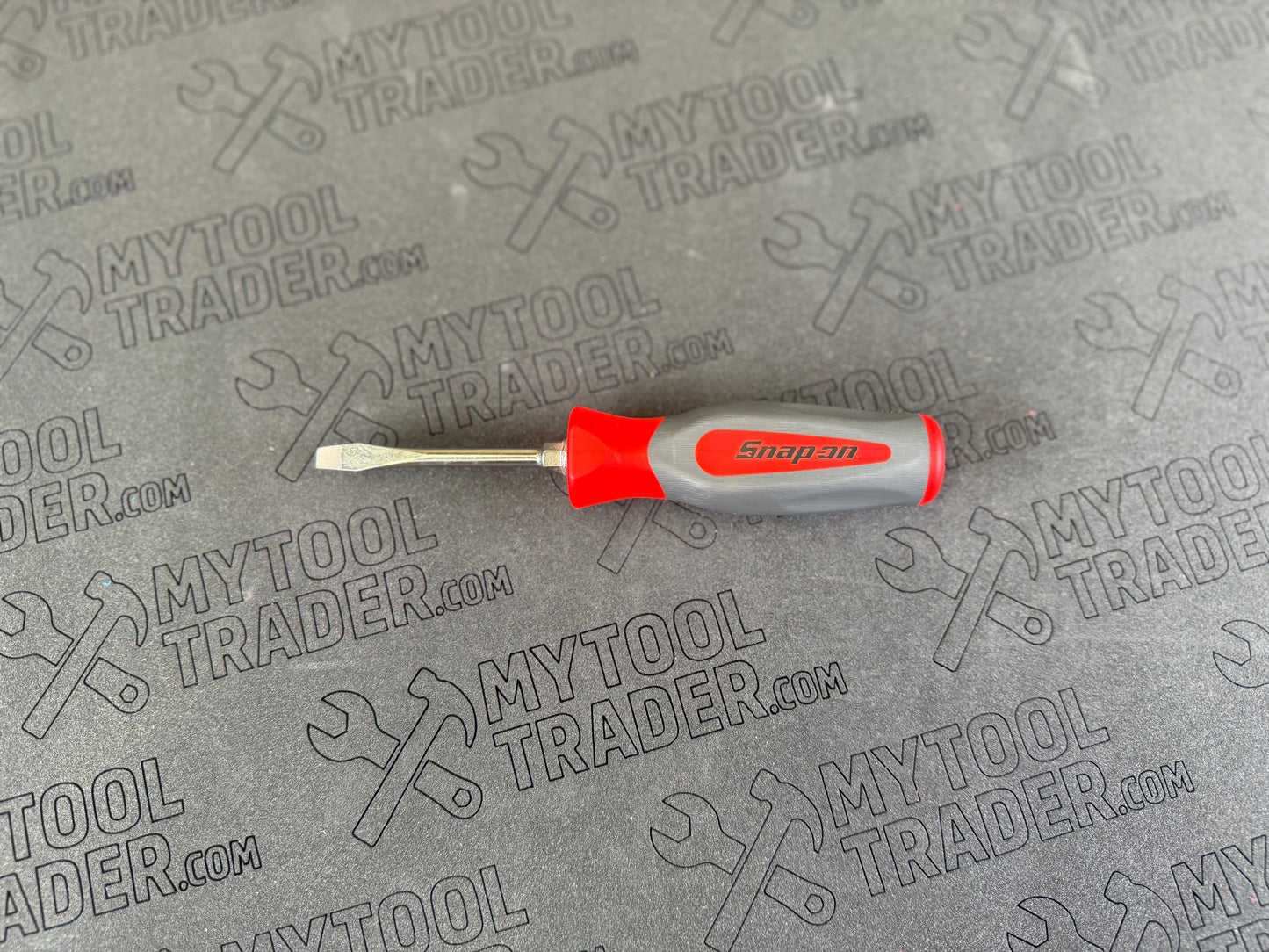 Flat Tip Instinct® Hard Grip Standard Screwdriver (Red)
