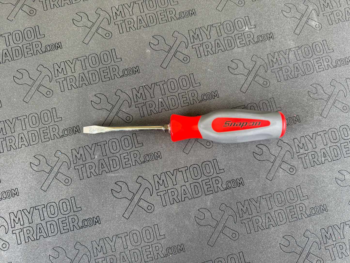 Flat Tip Instinct® Hard Grip Standard Screwdriver (Red)
