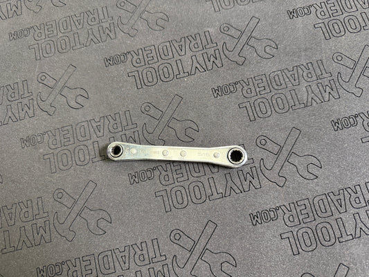 SAE 1/4–5/16" 12-Point SAE 0° Offset Ratcheting Box Wrench-Pre Loved